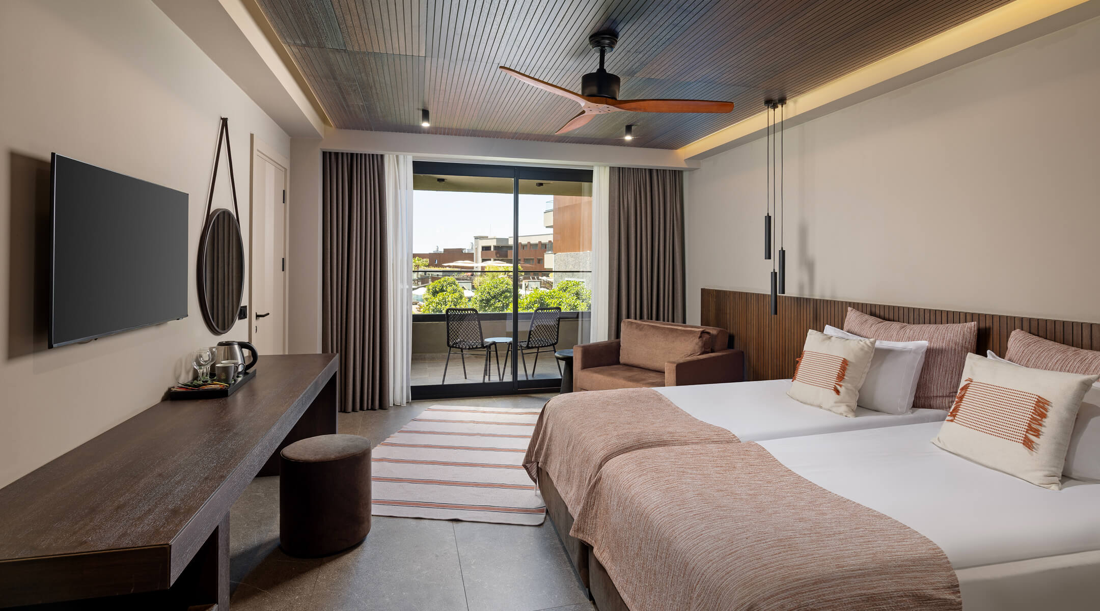 Jacaranda Luxury Konaklama Standart Havuz Manzaralı Oda Banner