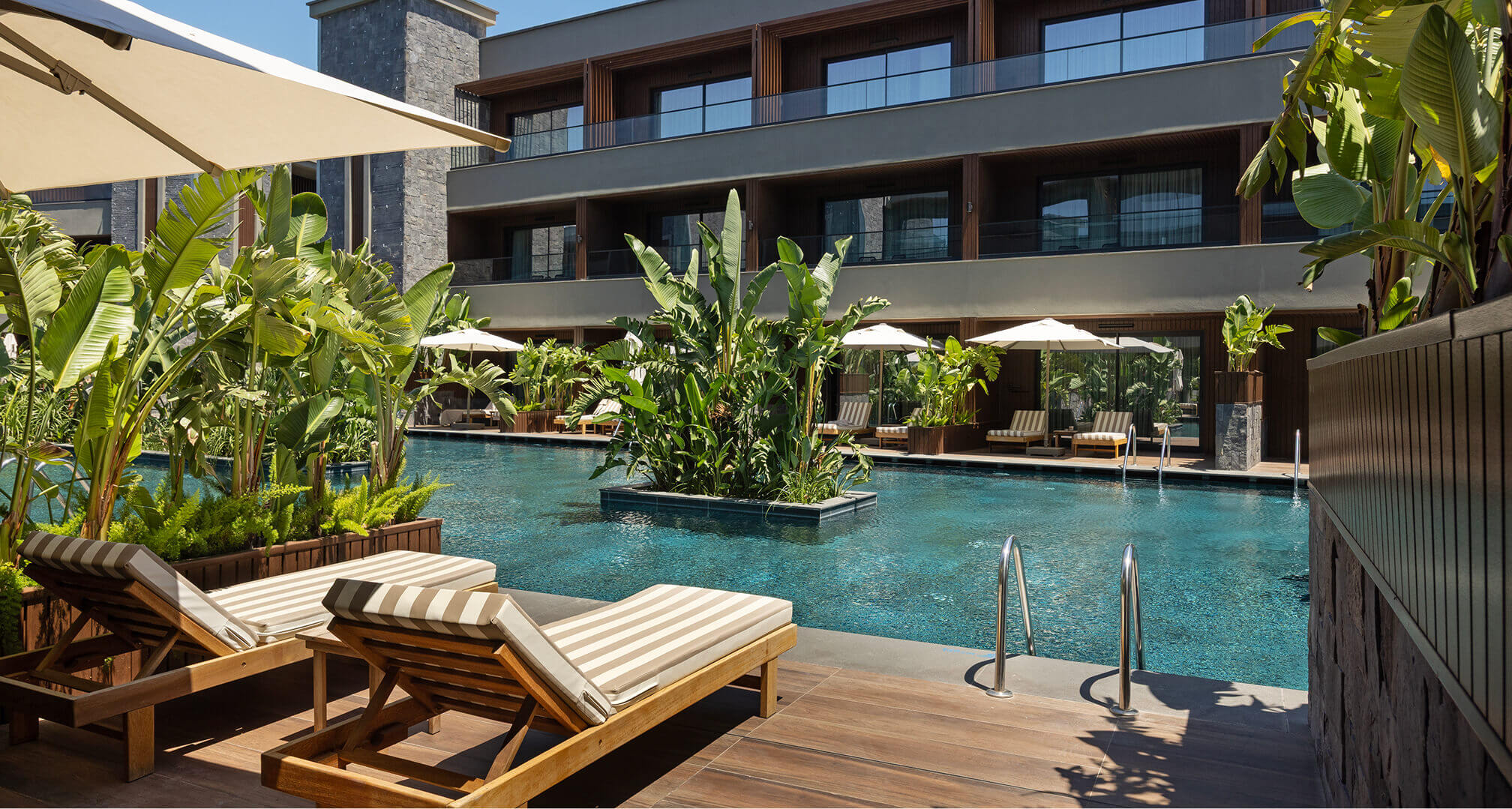 Jacaranda Luxury Konaklama Standart Havuz Manzaralı Bungalov Galeri 6
