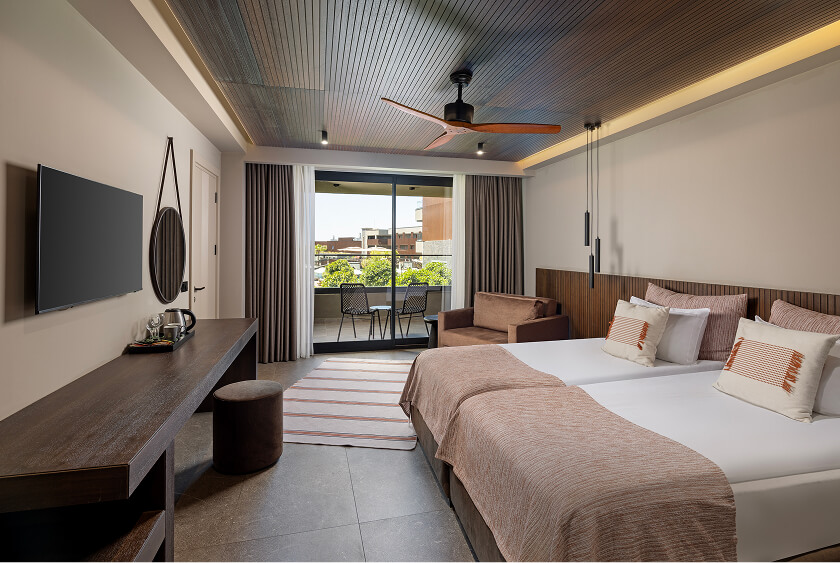 Jacaranda Luxury Konaklama Standart Havuz Manzaralı Oda List Kart 2