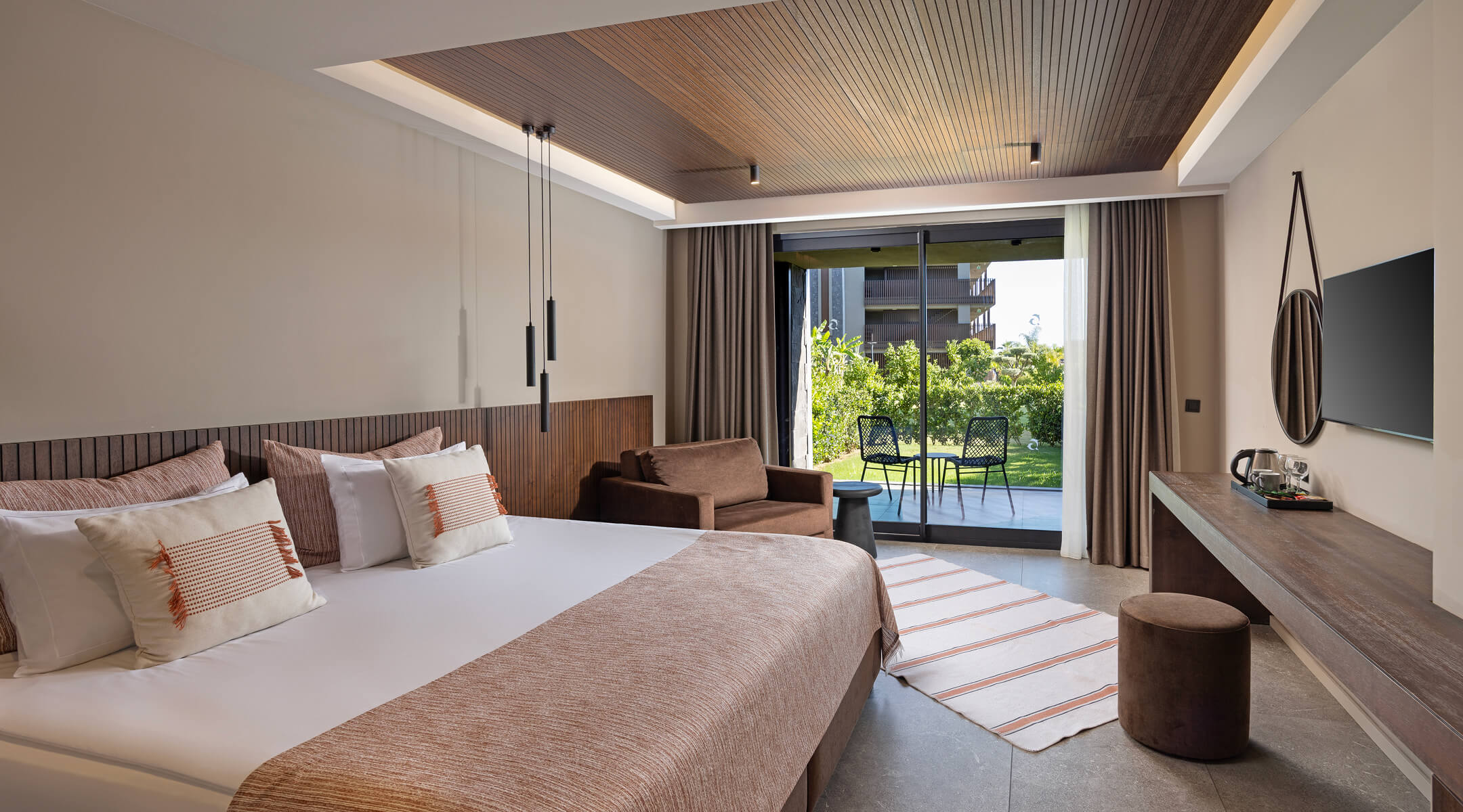 Jacaranda Luxury Konaklama Bahçeli Aile Odası Banner