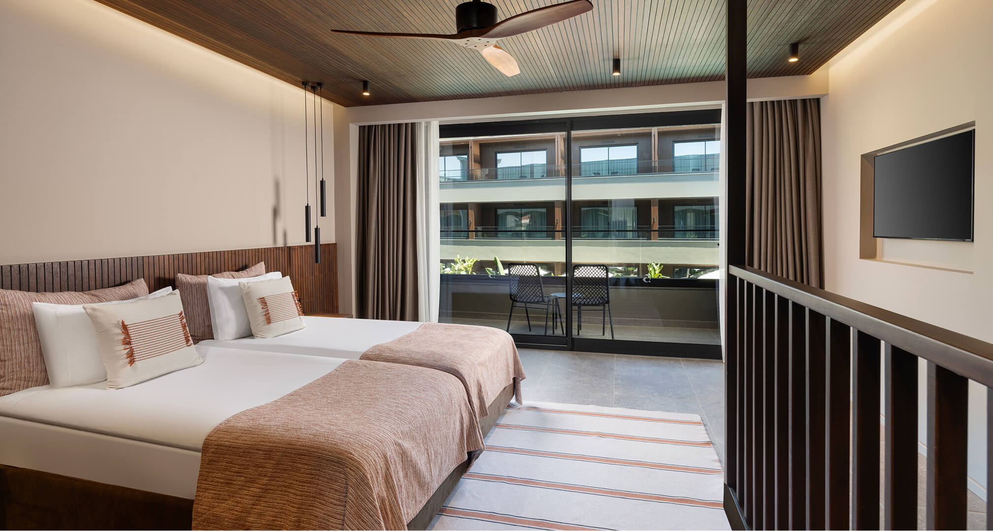 Jacaranda Luxury Konaklama Standart Havuz Manzaralı Bungalov Galeri 2